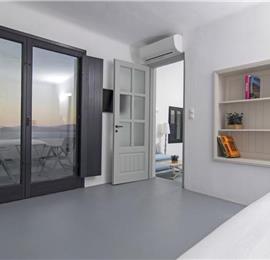 3 Bedroom Villa with Pool in Akrotiri on Santorini, Sleeps 6